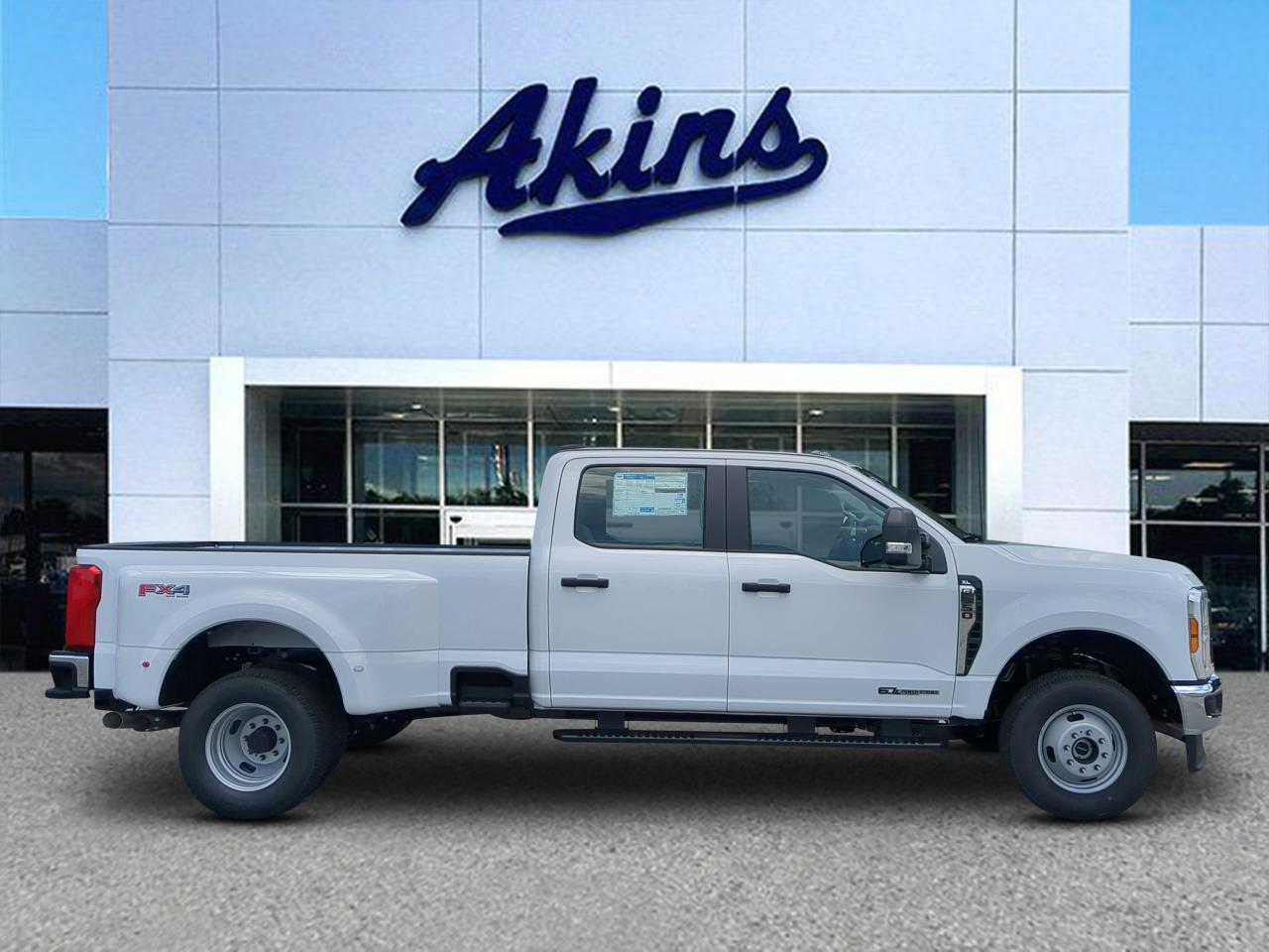 2026 Ford Super Duty F-350 DRW XL