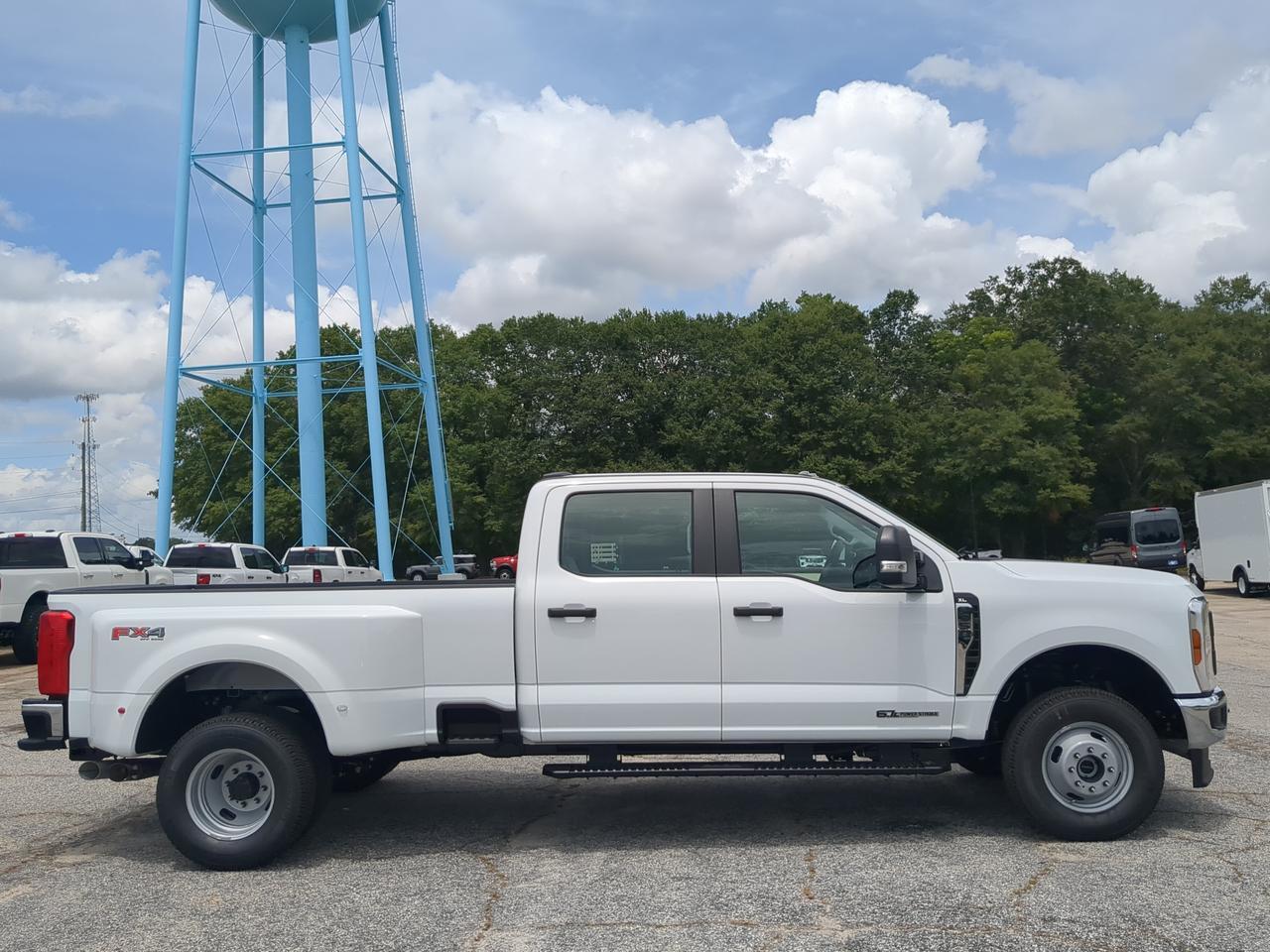 2026 Ford Super Duty F-350 DRW XL