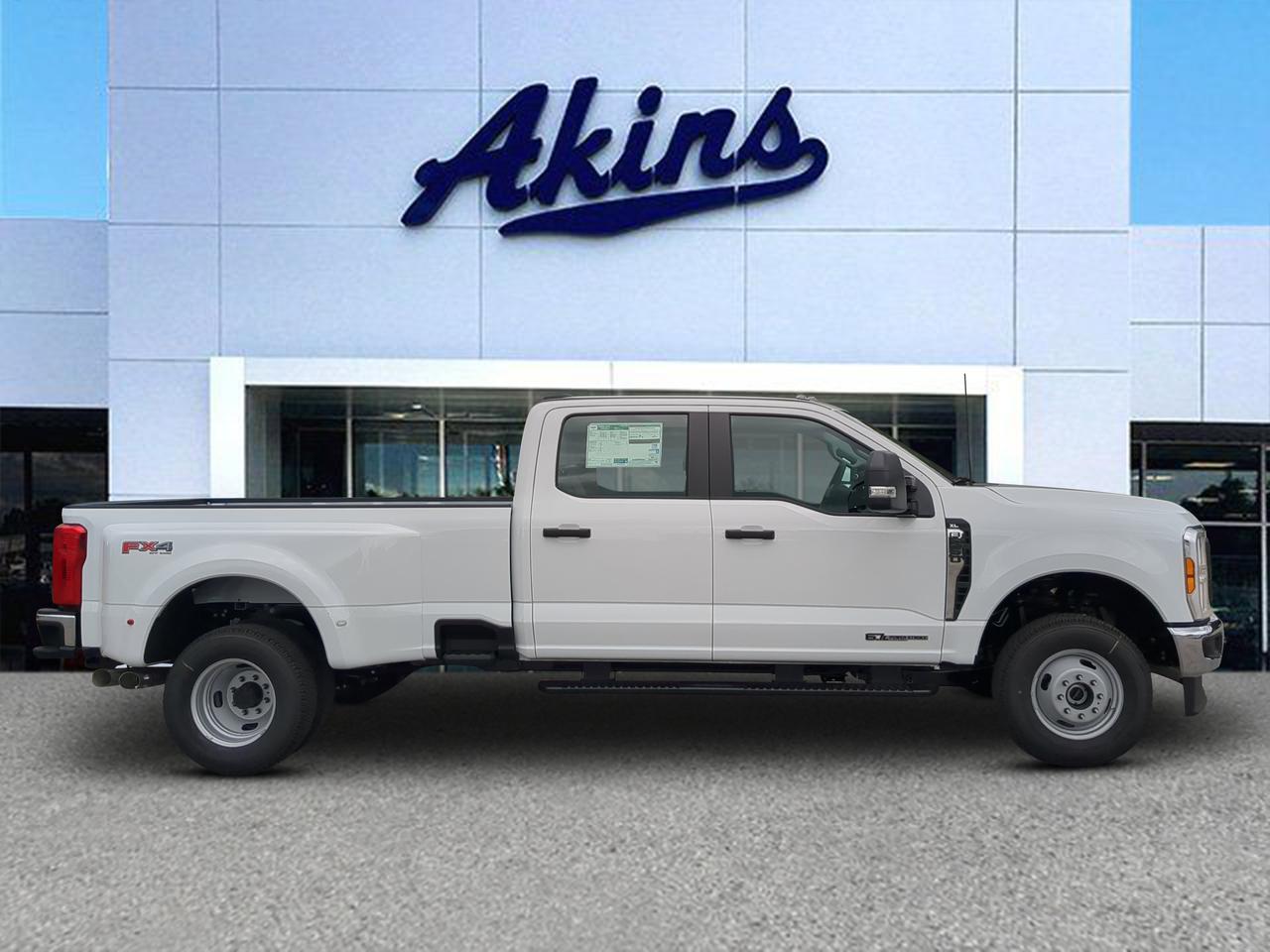 2026 Ford Super Duty F-350 DRW XL