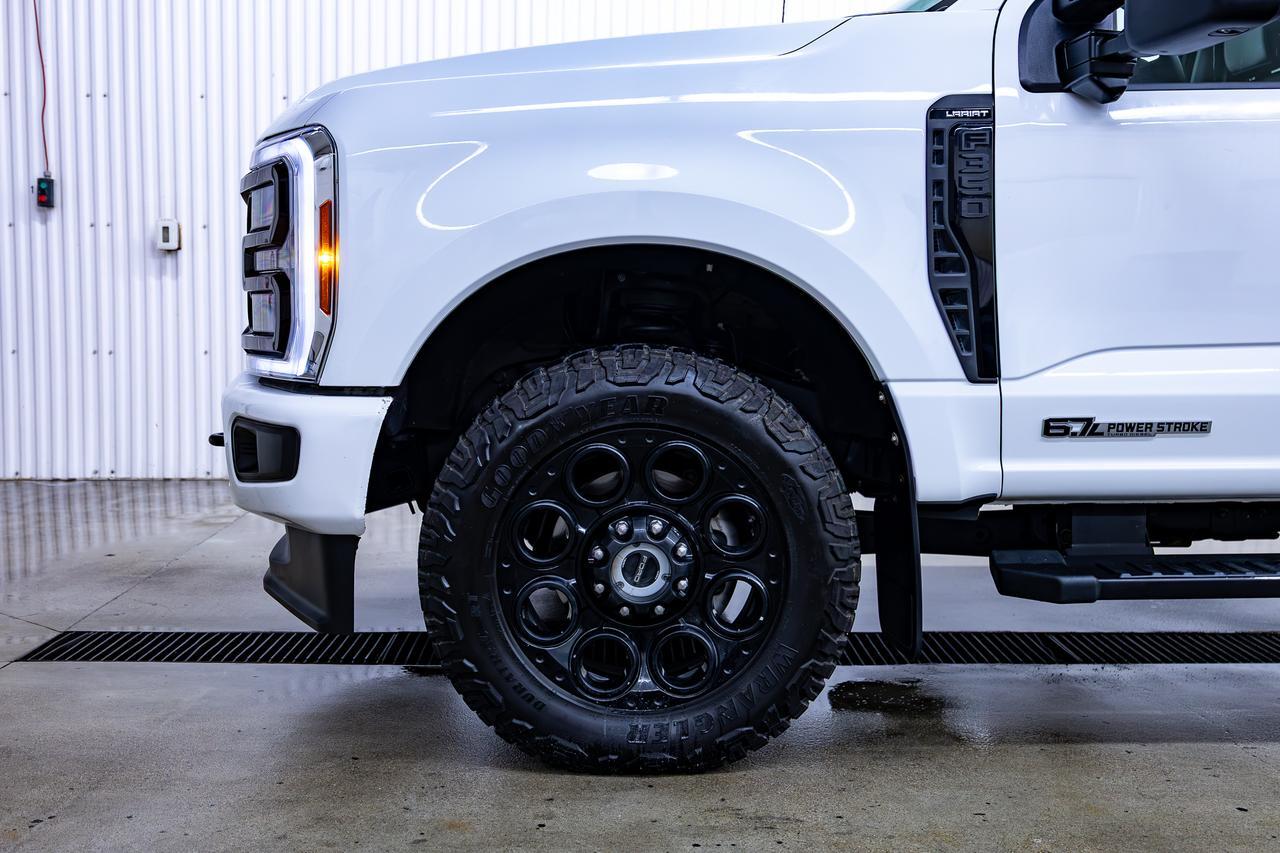 2026 Ford Super Duty F-350 SRW CREW CAB LARIAT LWB FX4 DIESEL LEATHER NAV BCAM Red Deer AB