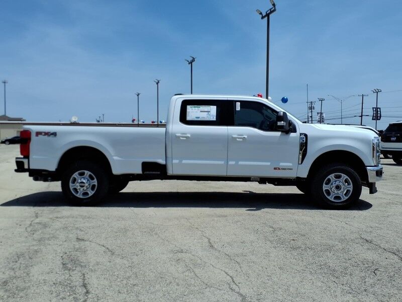 2026 Ford Super Duty F-350 SRW XLT