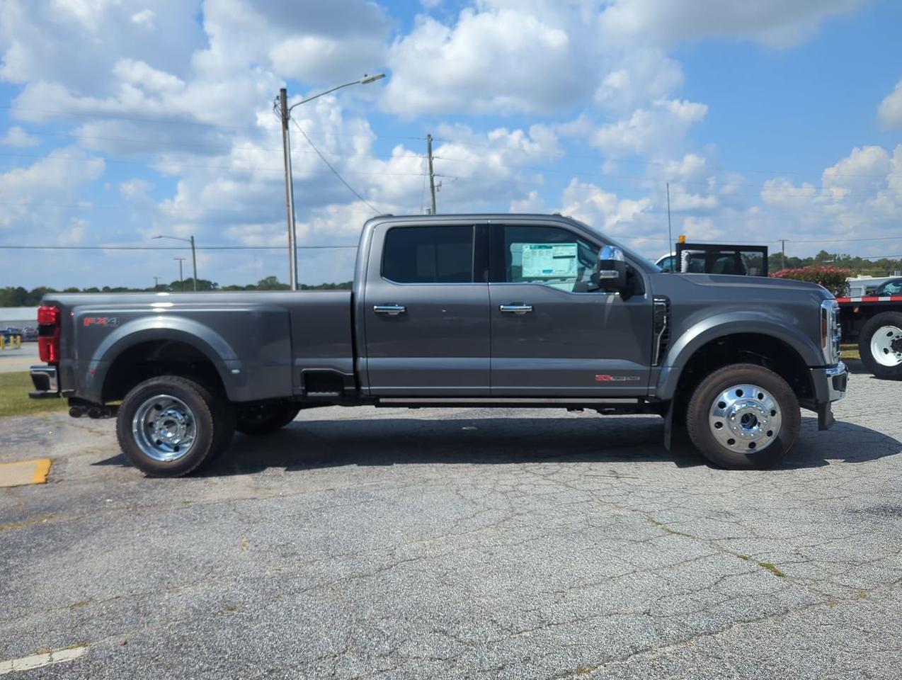 2026 Ford Super Duty F-450 DRW LARIAT