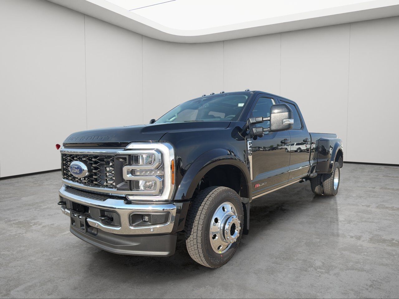 2026 Ford Super Duty F-450 DRW Lariat