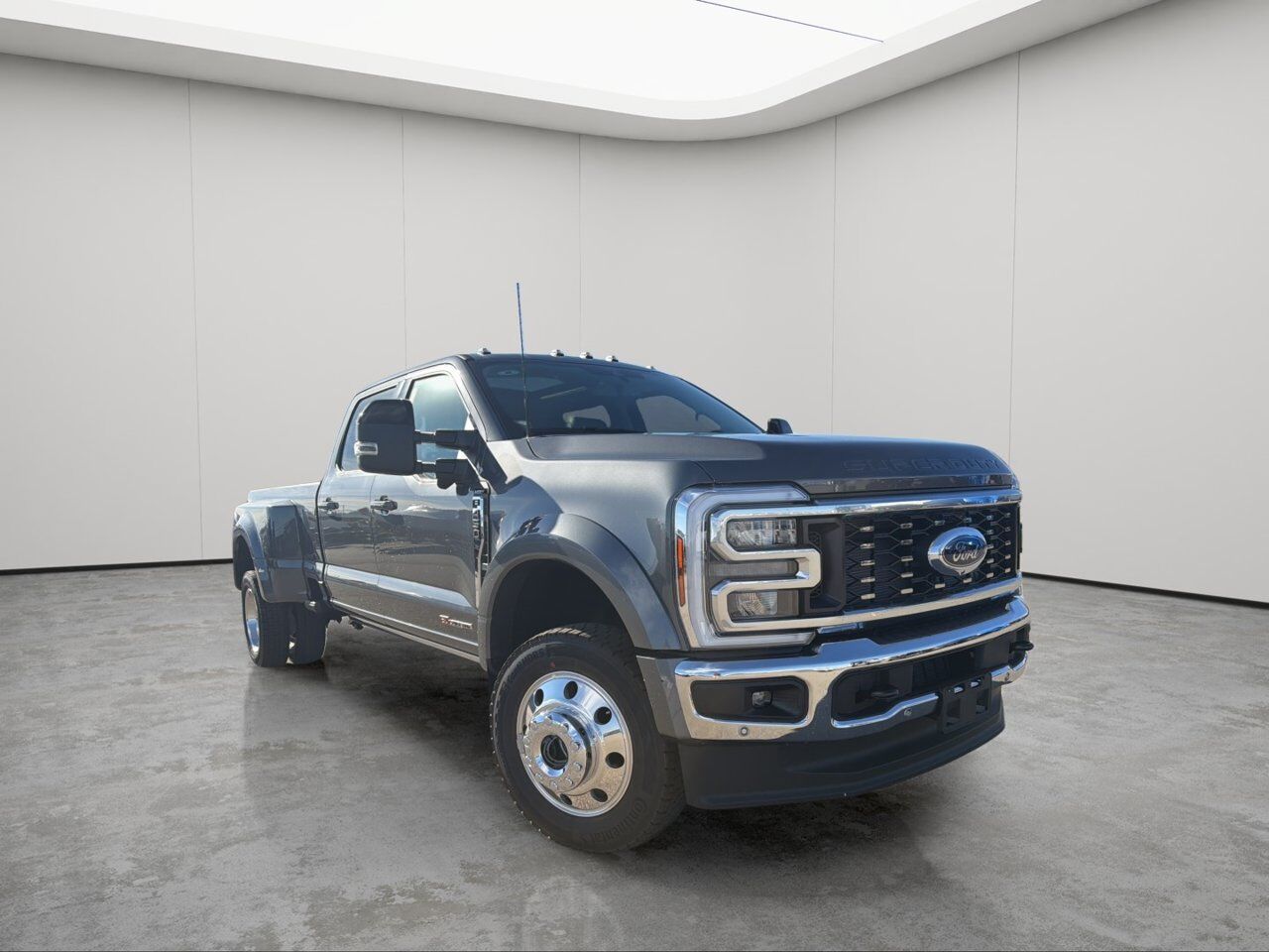 2026 Ford Super Duty F-450 DRW Lariat
