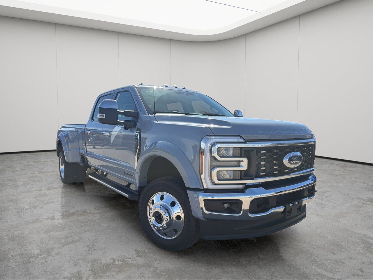 2026 Ford Super Duty F-450 DRW Lariat