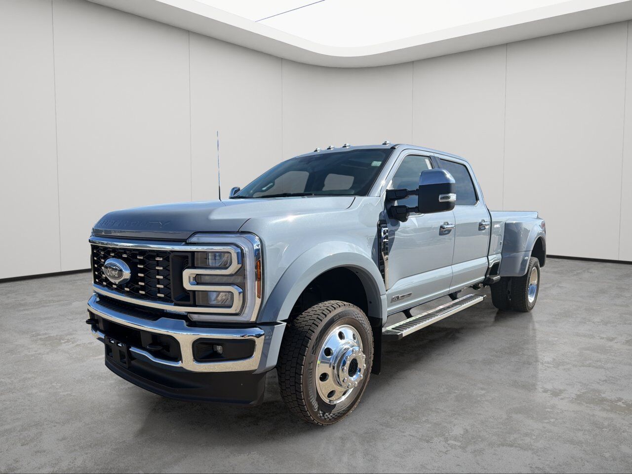 2026 Ford Super Duty F-450 DRW Lariat