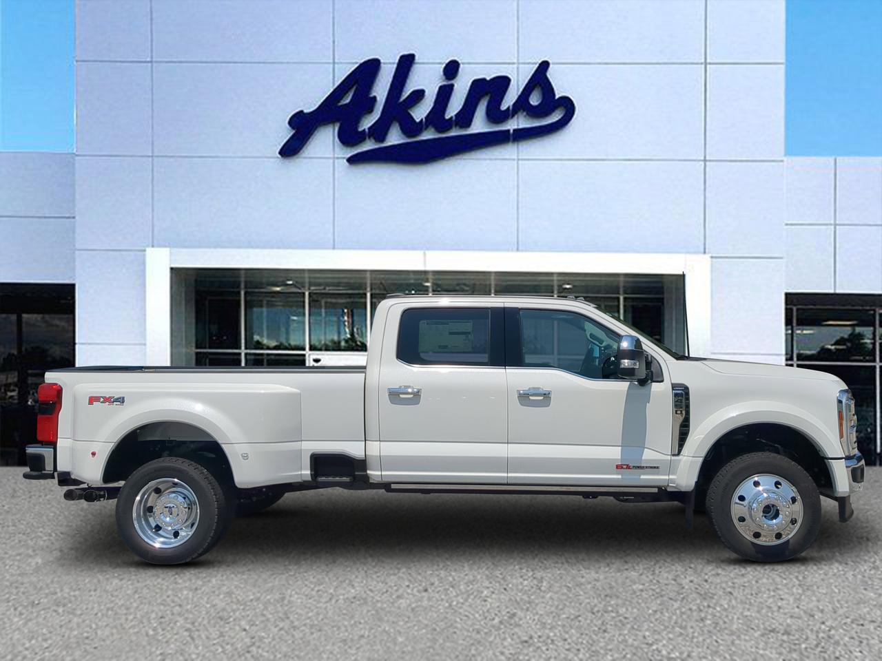 2026 Ford Super Duty F-450 DRW Lariat