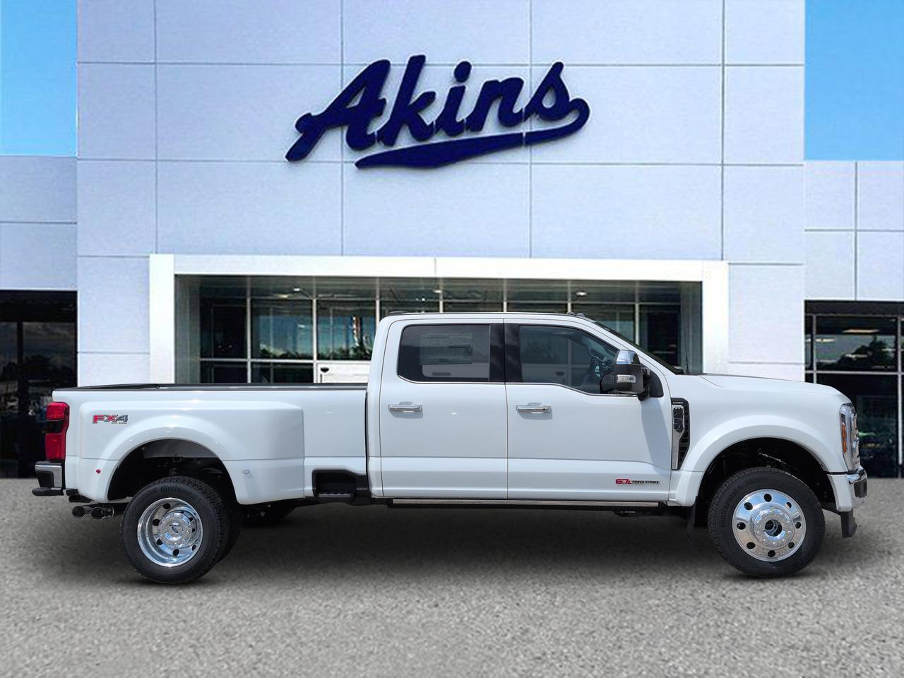 2026 Ford Super Duty F-450 DRW Lariat