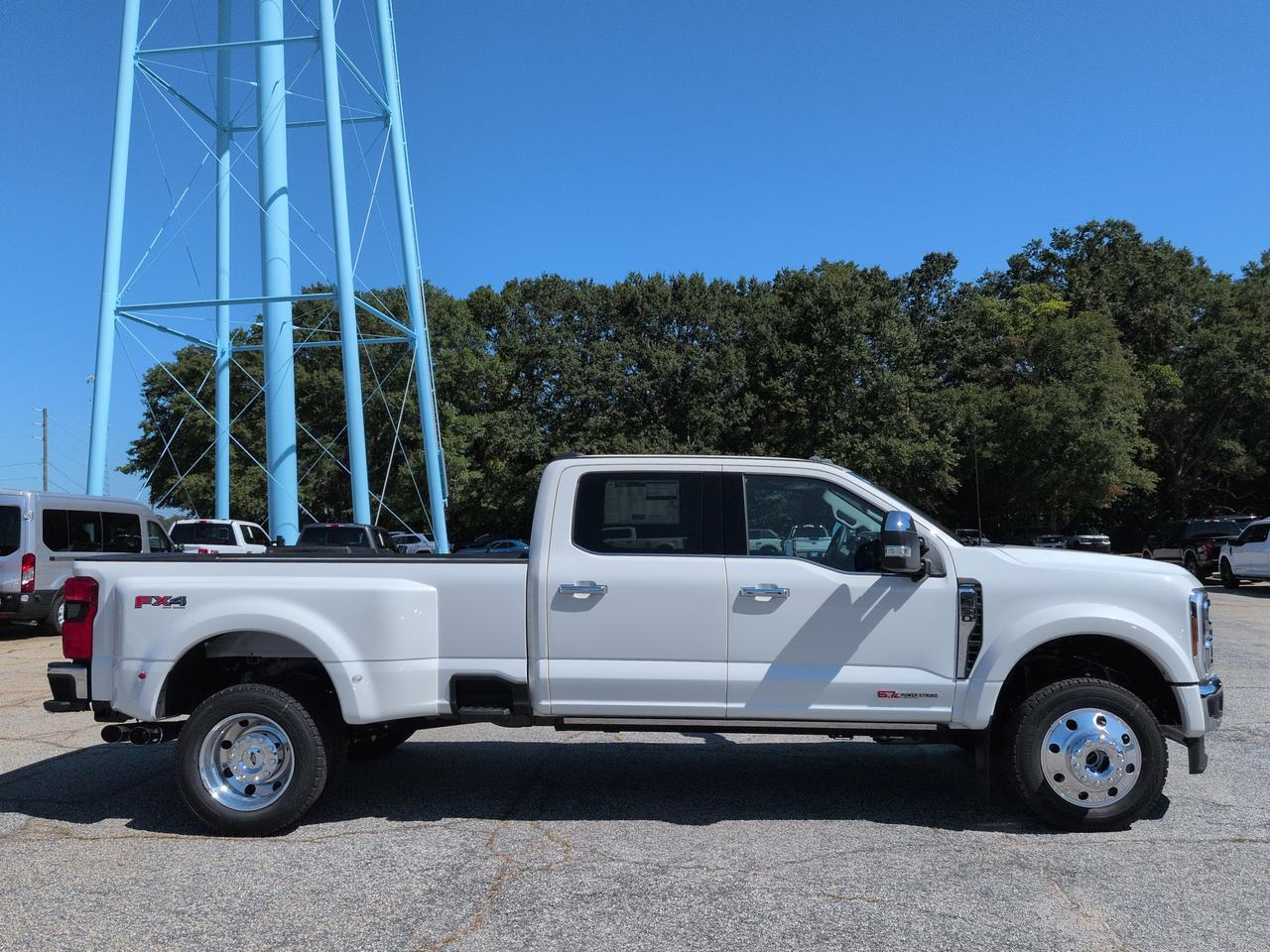 2026 Ford Super Duty F-450 DRW Lariat
