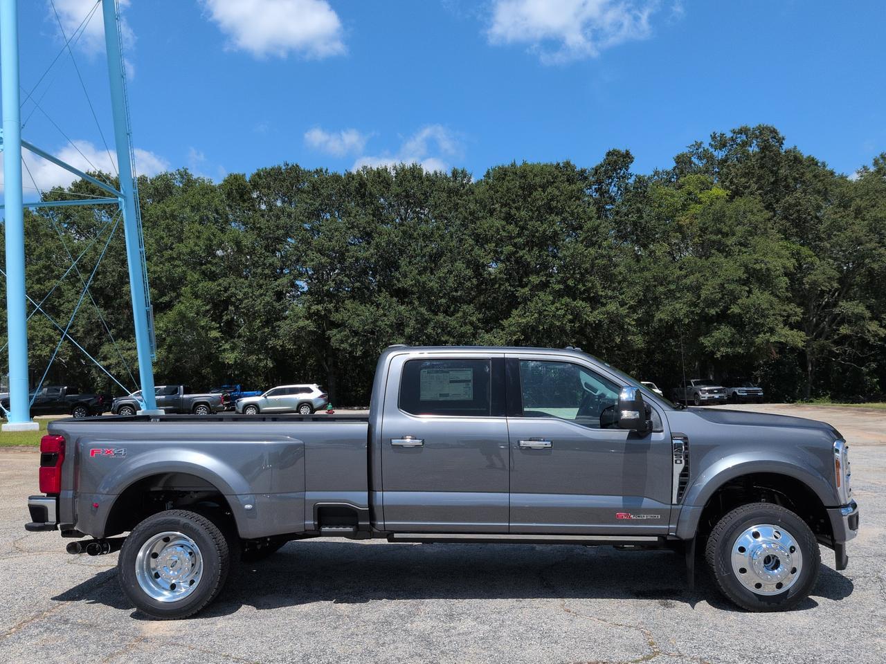 2026 Ford Super Duty F-450 DRW Lariat