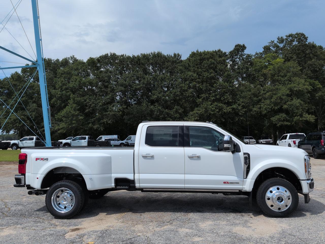 2026 Ford Super Duty F-450 DRW Lariat