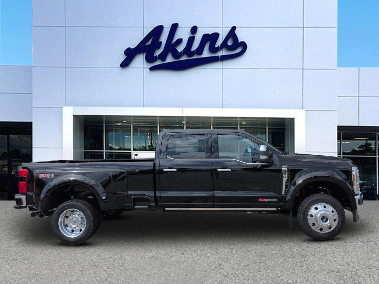 2026 Ford Super Duty F-450 DRW Lariat