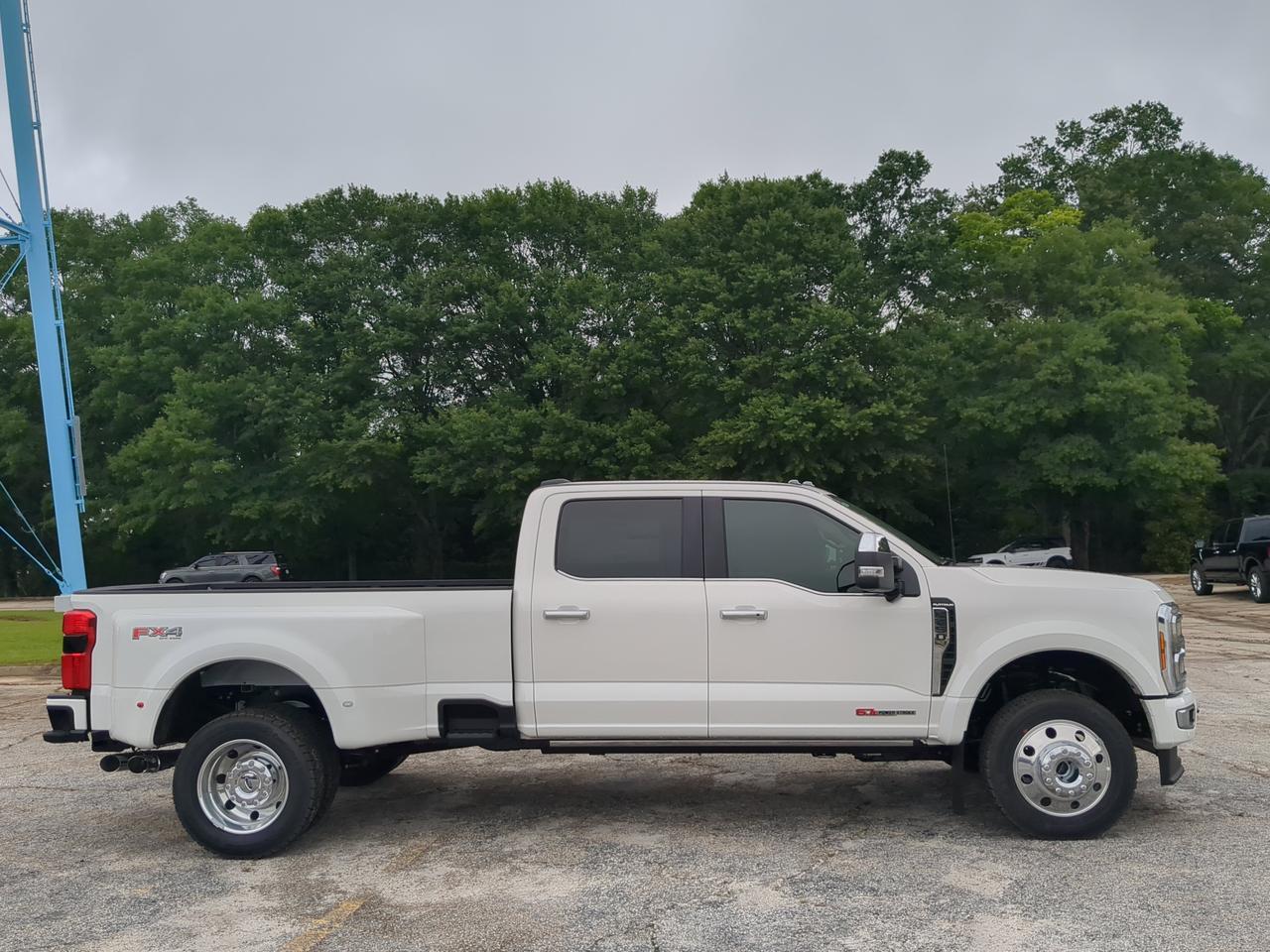 2026 Ford F-450 Platinum 4x4 Crew Cab 8' Box DRW's photo
