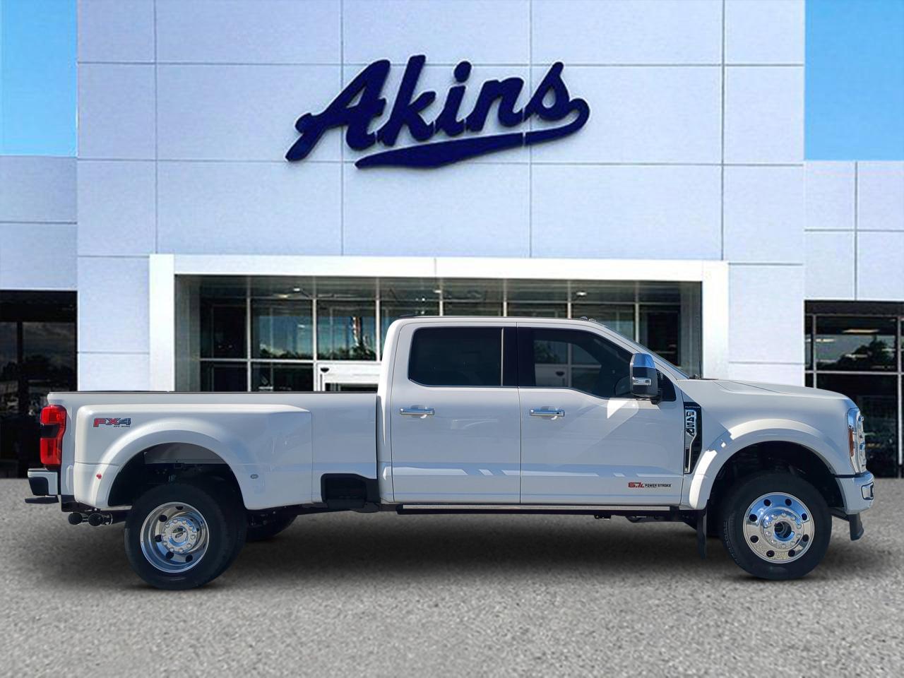 2026 Ford F-450 Platinum 4x4 Crew Cab 8' Box DRW's photo