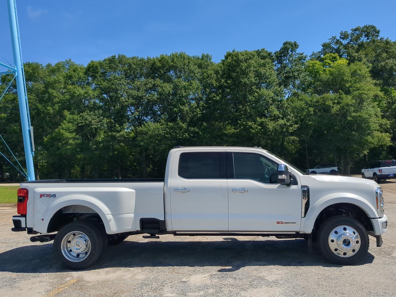 2026 Ford Super Duty F-450 DRW Platinum Plus