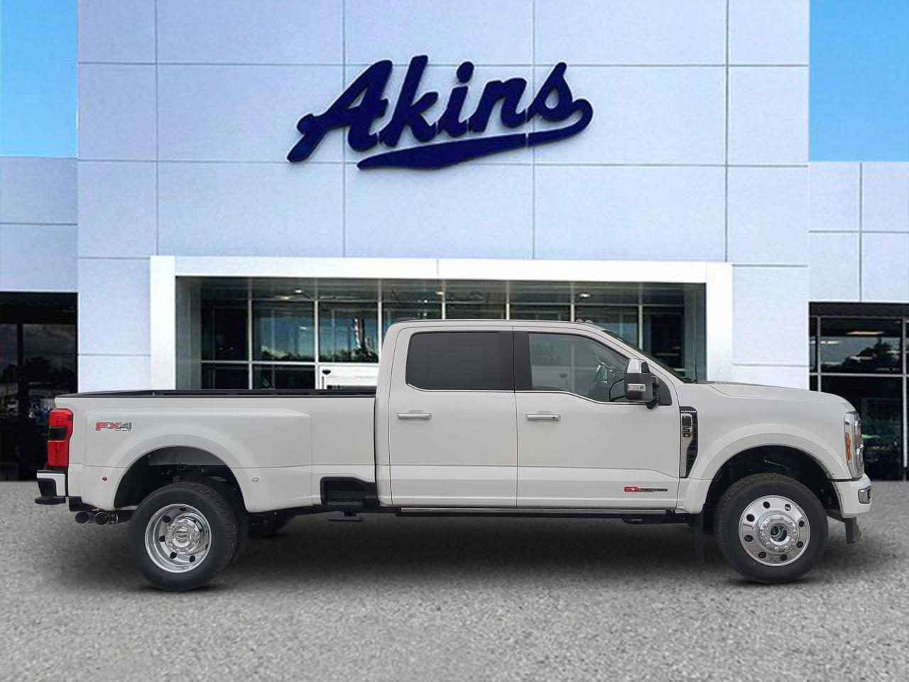 2026 Ford F-450 Platinum 4x4 Crew Cab 8' Box DRW's photo