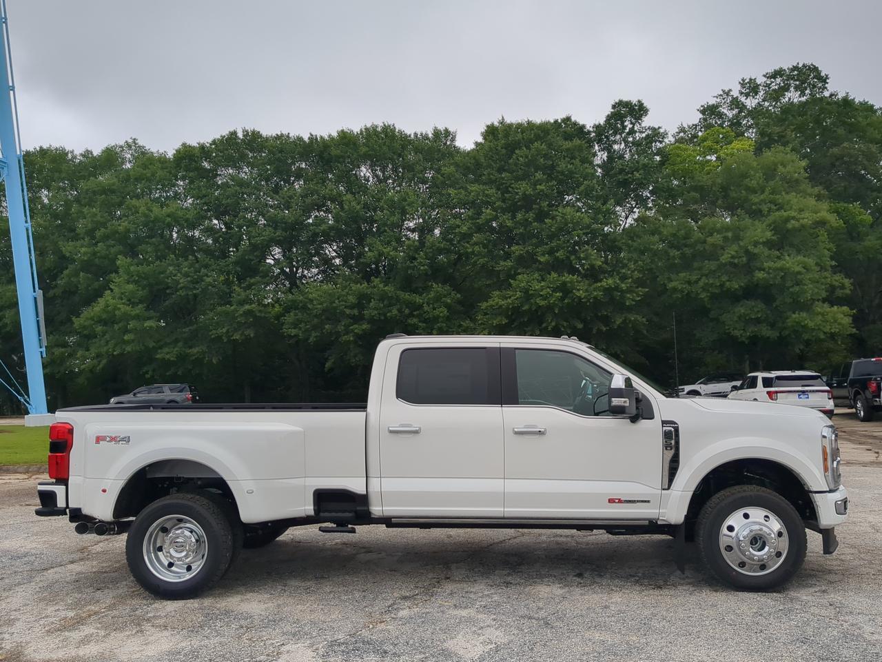 2026 Ford F-450 Platinum 4x4 Crew Cab 8' Box DRW's photo