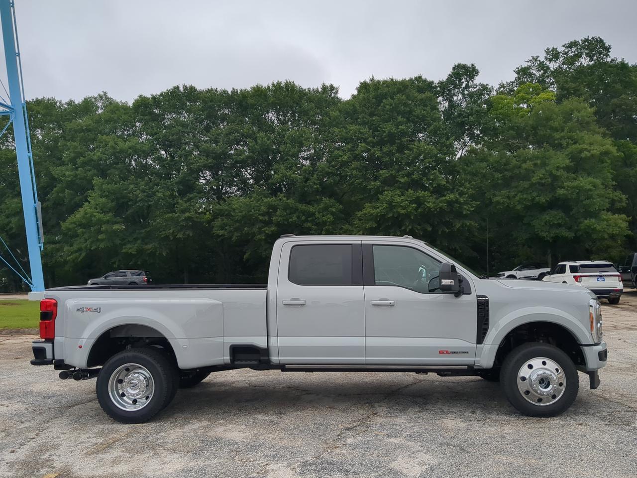 2026 Ford F-450 Platinum 4x4 Crew Cab 8' Box DRW's photo