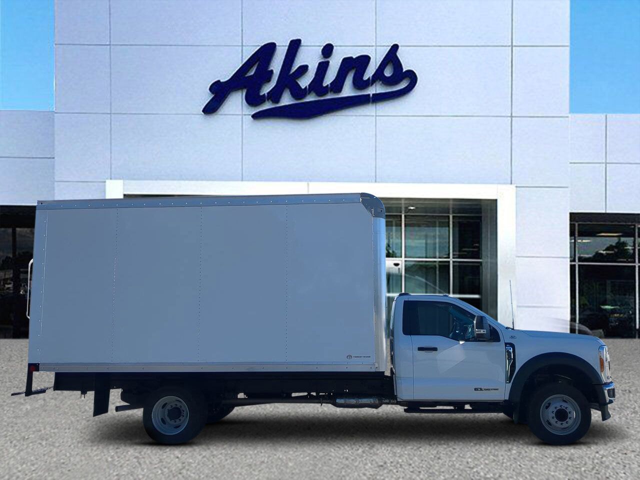 2026 Ford Super Duty F-550 DRW Box Truck