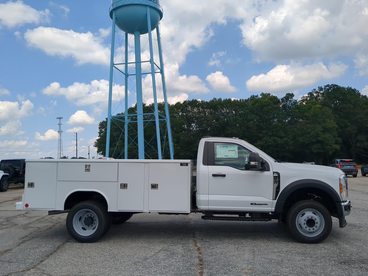 2026 Ford Super Duty F-550 DRW XL