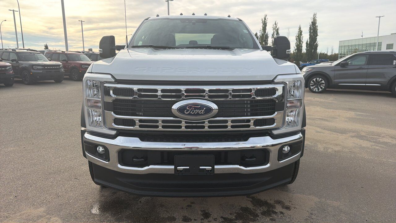 2026 Ford Super Duty F-550 DRW XLT