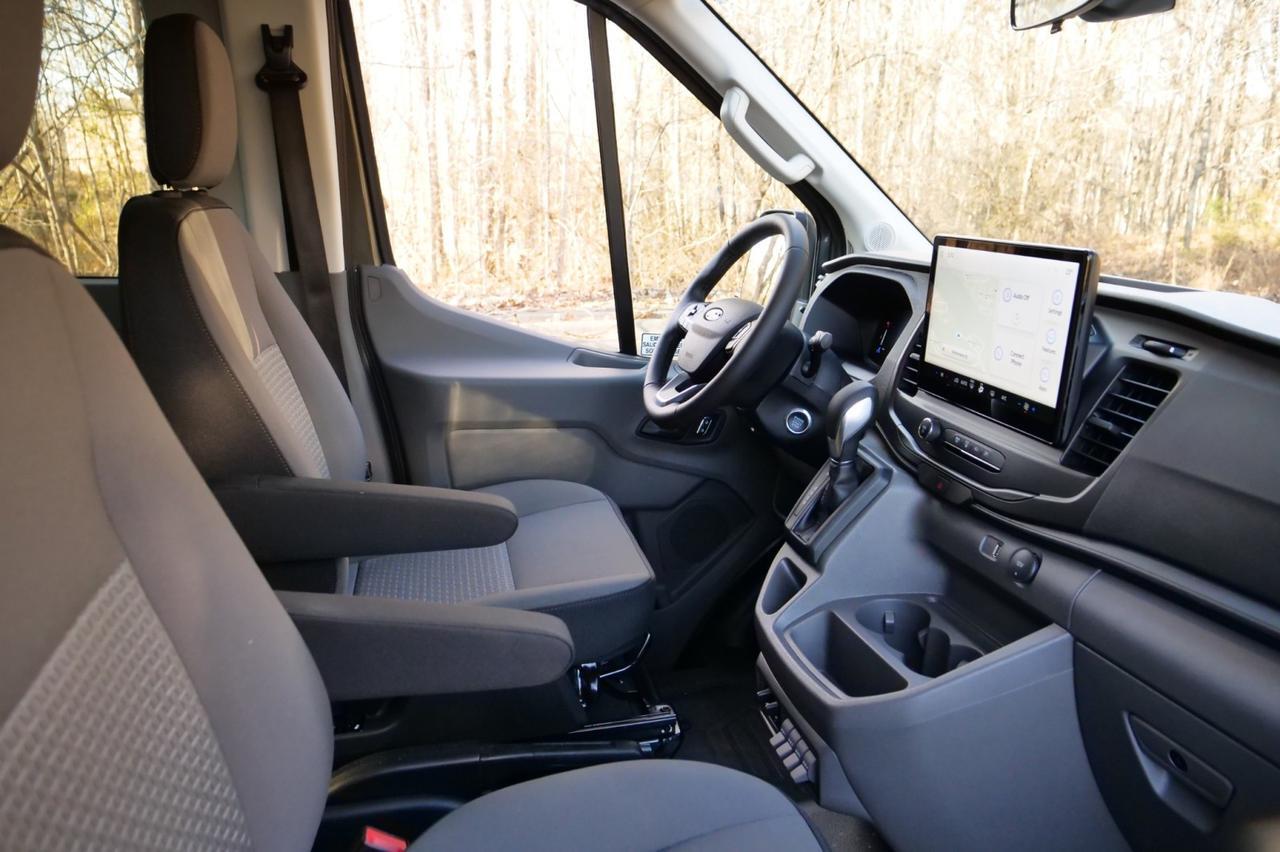 2026 Ford T-350HD XLT / AWD / DRW / High Roof / Upfitter Package! Lincolnton NC