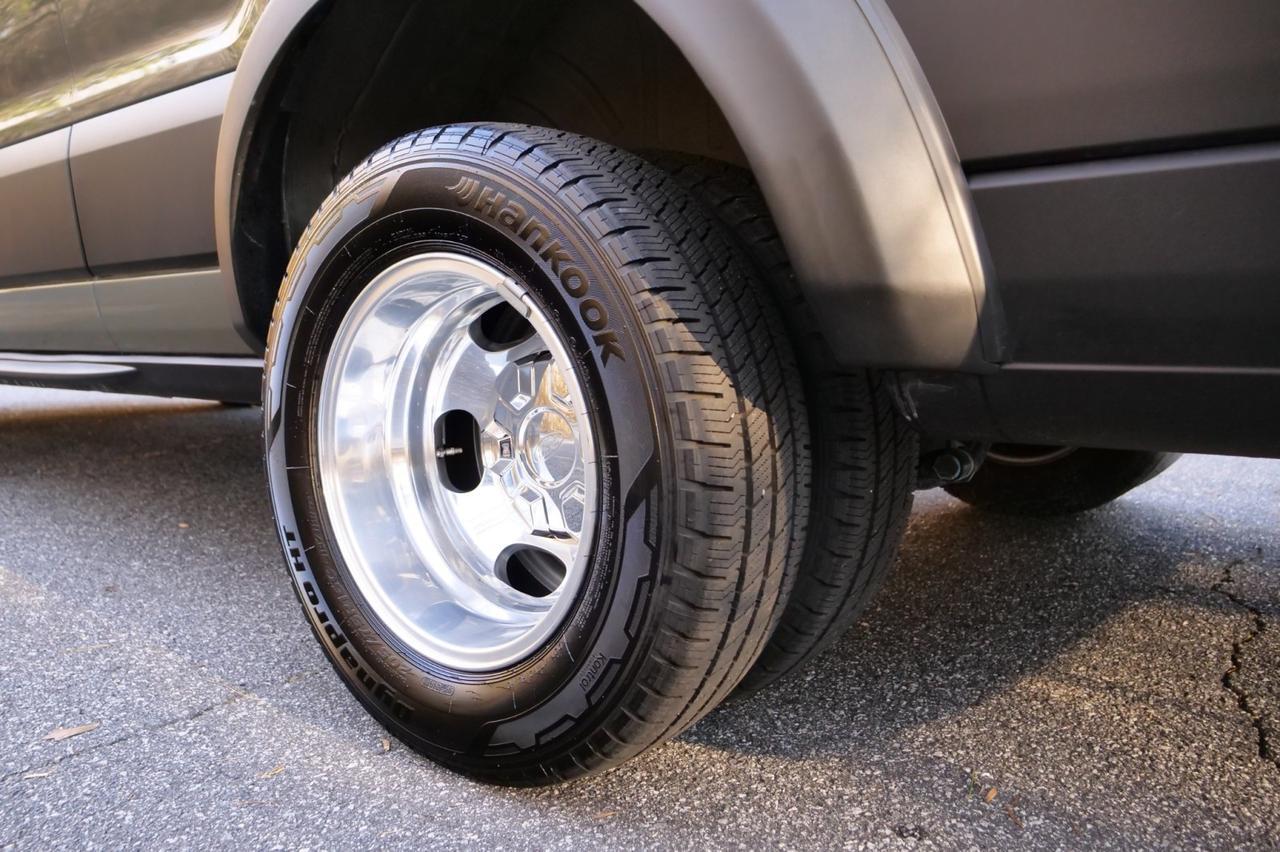 2026 Ford T-350HD XLT / AWD / DRW / High Roof / Upfitter Package! Lincolnton NC