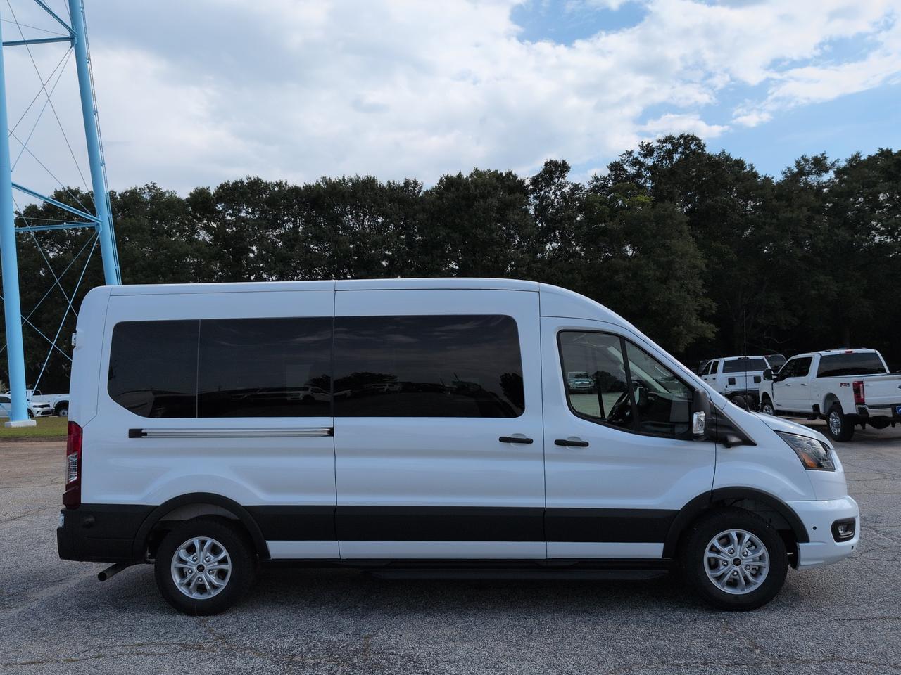 2026 Ford Transit Passenger Wagon XLT