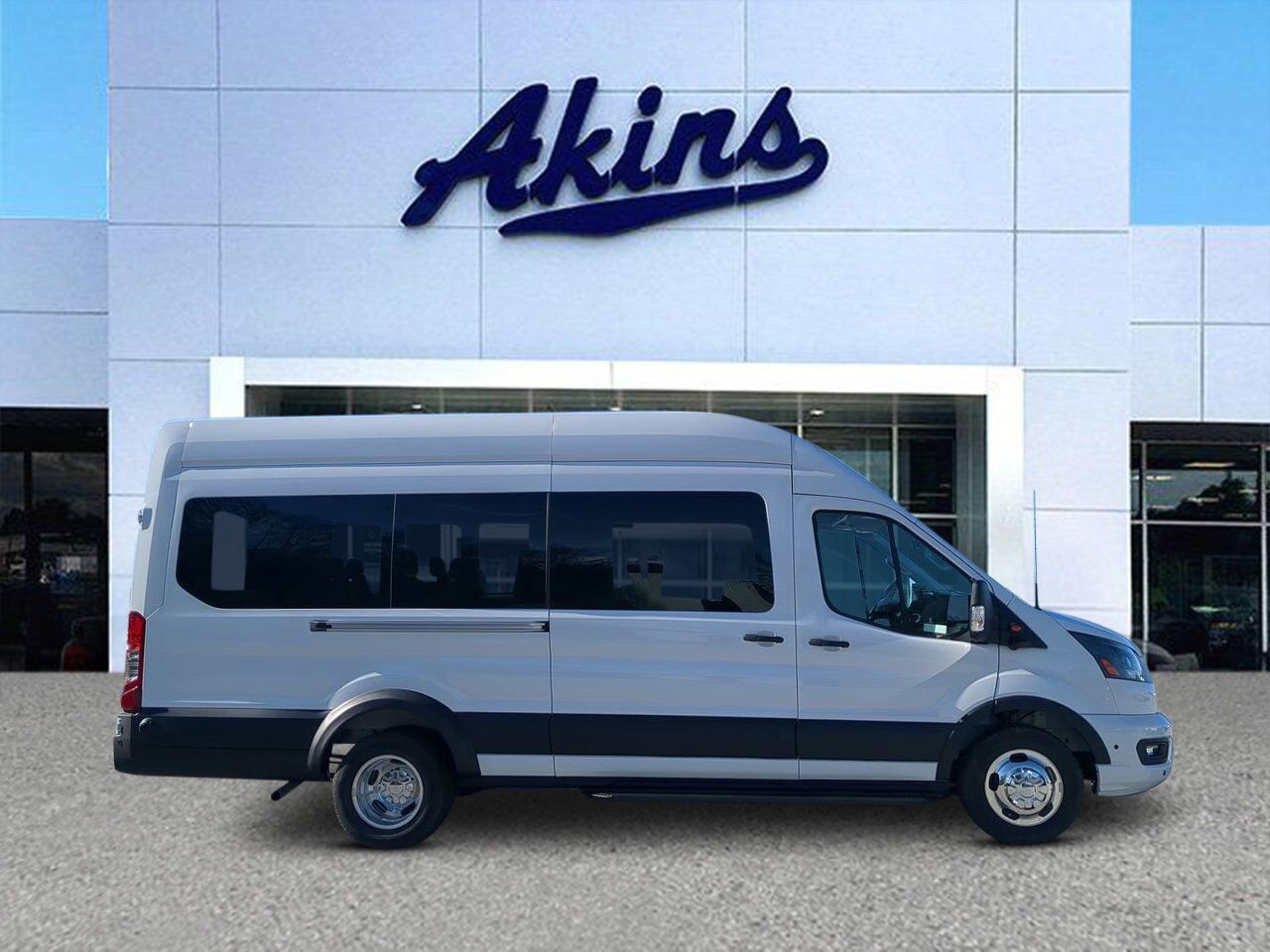 2026 Ford Transit Passenger Wagon XLT