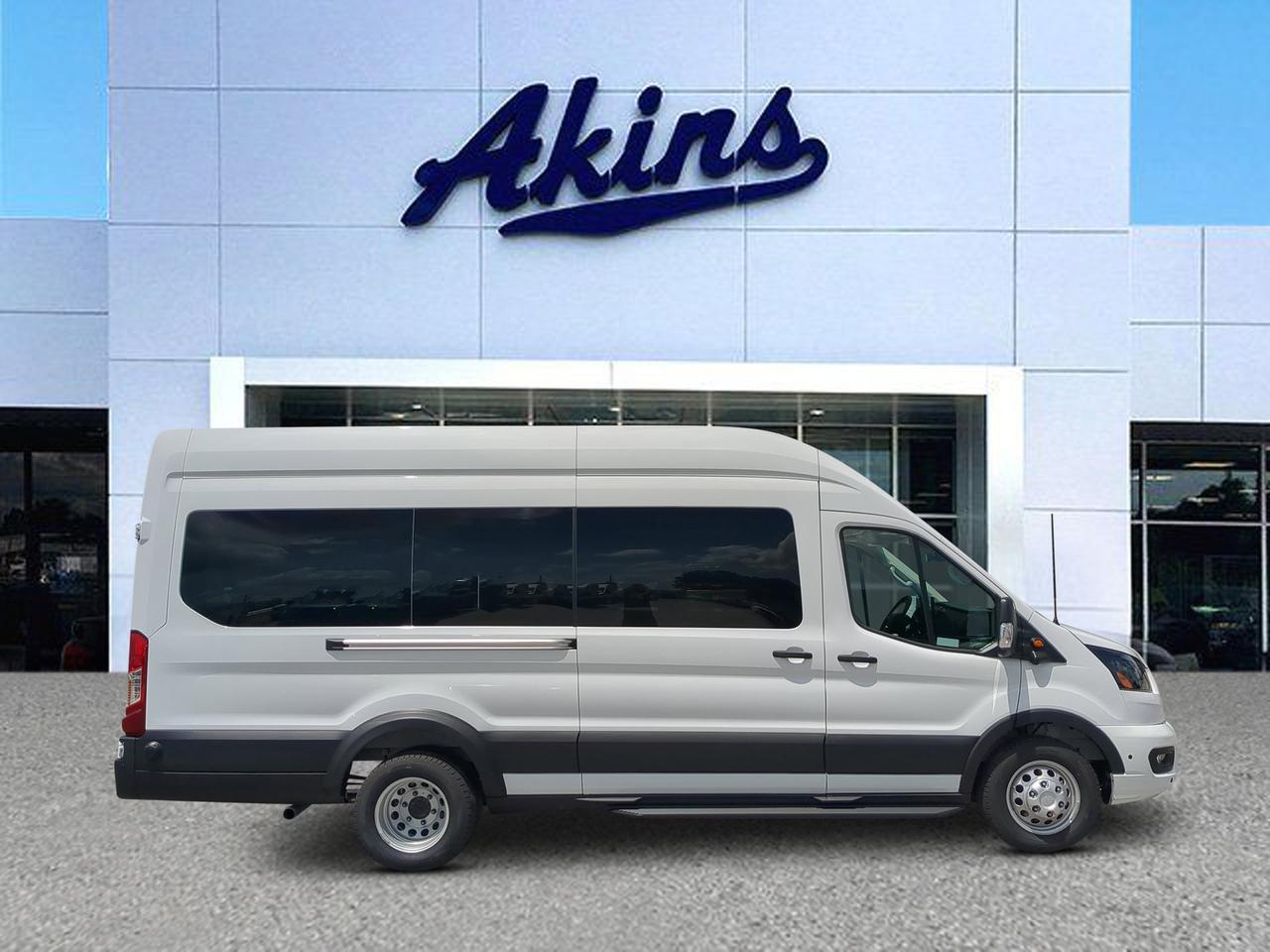2026 Ford Transit Passenger Wagon XLT