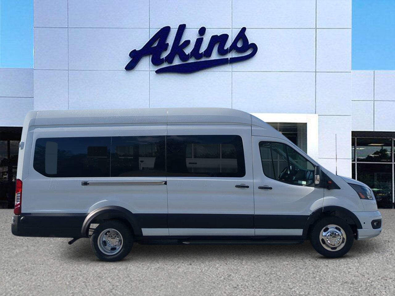 2026 Ford Transit Passenger Wagon XLT