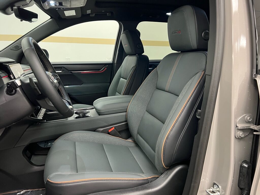 2026 GMC Acadia AWD AT4