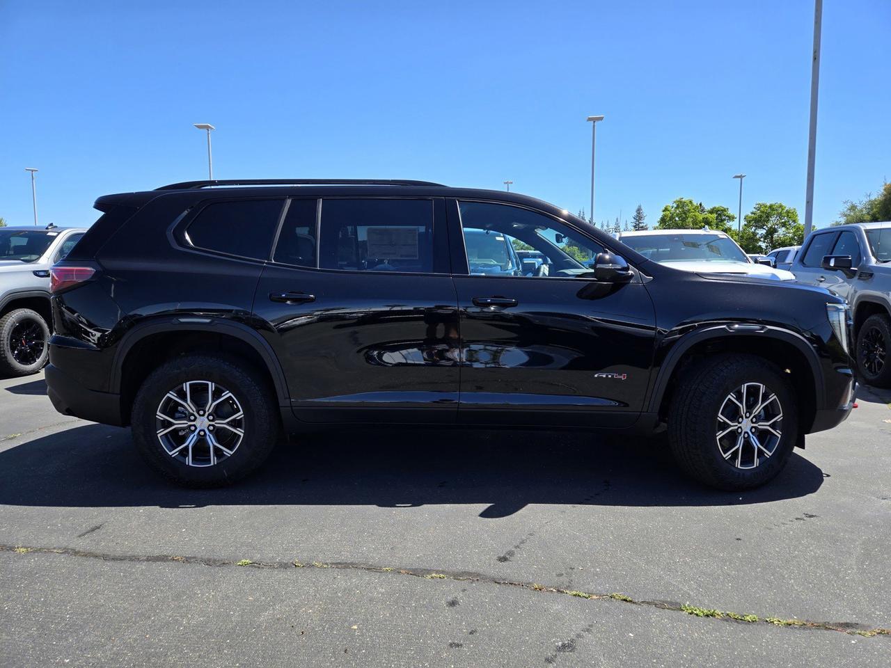 2026 GMC Acadia AWD AT4