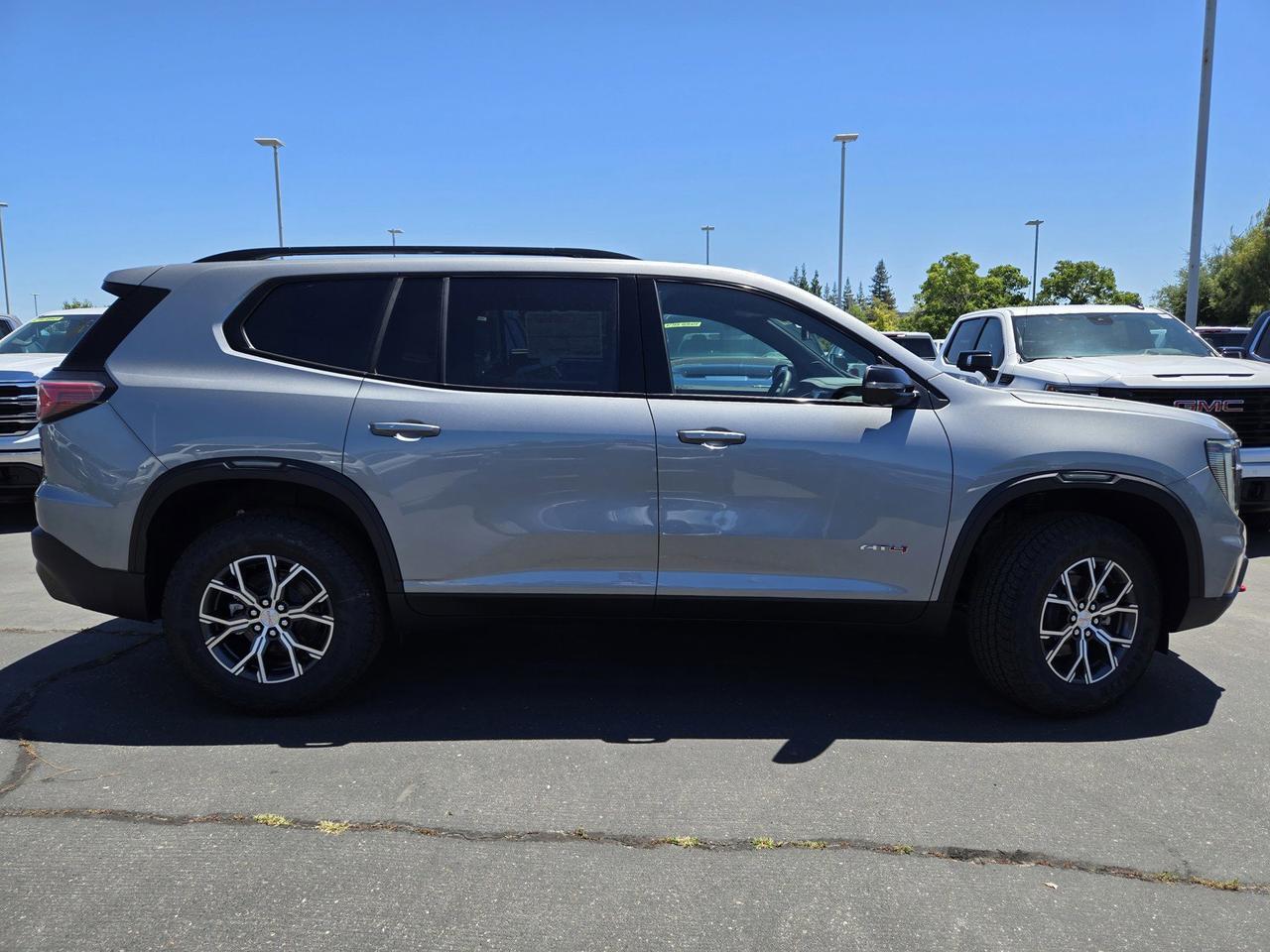 2026 GMC Acadia AWD AT4