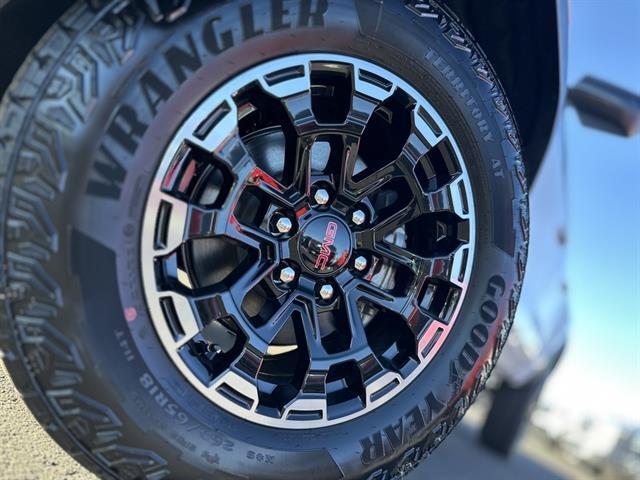 2026 GMC Canyon 4WD CREW AT4