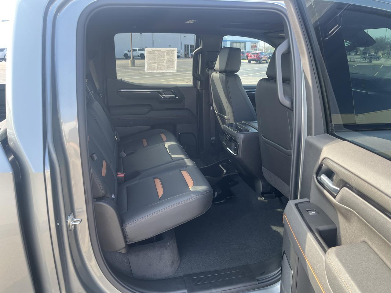 2026 GMC Sierra 1500 AT4 Crew Cab 4WD 3.0L DuramaxDiesel Premium TechnologyPkgs w/Sunroof BedViewCamera RrCamMirror Saukville WI