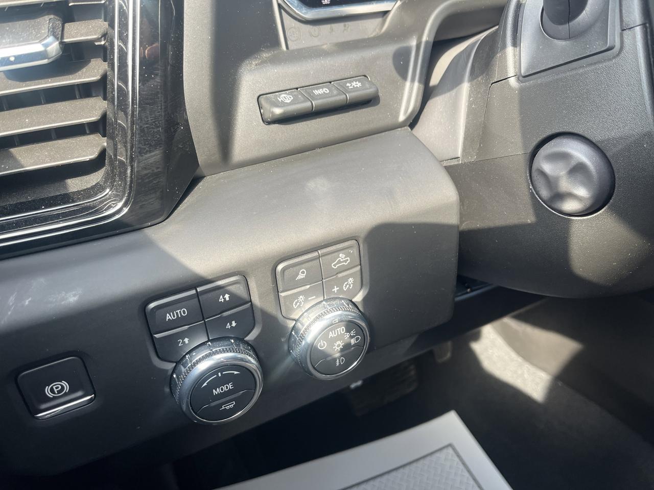 2026 GMC Sierra 1500 AT4 Crew Cab 4WD 3.0L DuramaxDiesel Premium TechnologyPkgs w/Sunroof BedViewCamera RrCamMirror Saukville WI