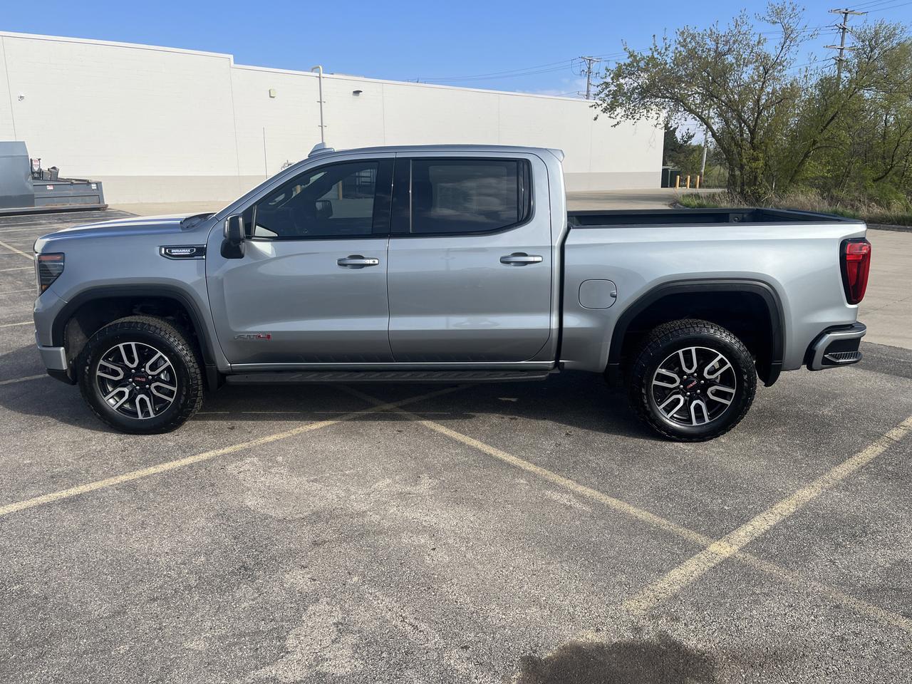 2026 GMC Sierra 1500 AT4 Crew Cab 4WD 3.0L DuramaxDiesel Premium TechnologyPkgs w/Sunroof BedViewCamera RrCamMirror Saukville WI