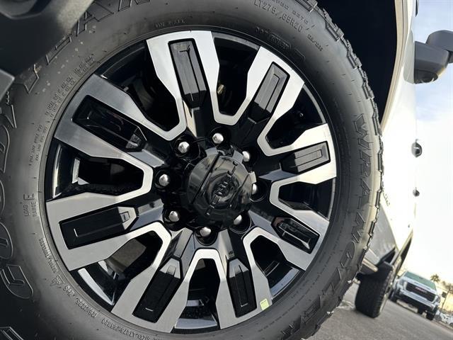 2026 GMC Sierra 3500HD Crew Cab, Long Bed, Denali Ultimate, 4WD