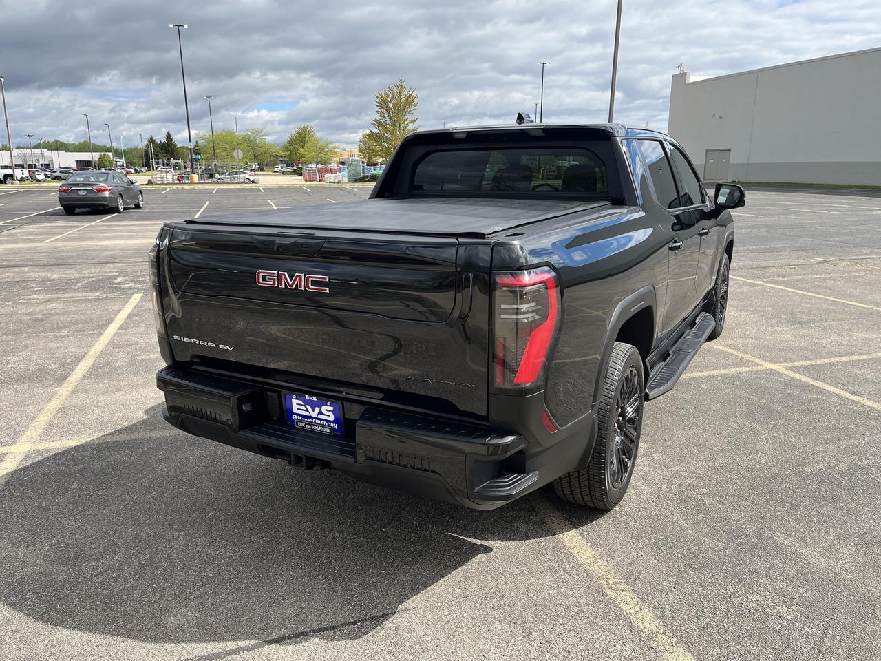 2026 GMC Sierra EV Elevation Extended Range e4WD Premium TechPkgs w/22s Multi-ProTailgate Spray-OnBedliner AdptvCrz Saukville WI