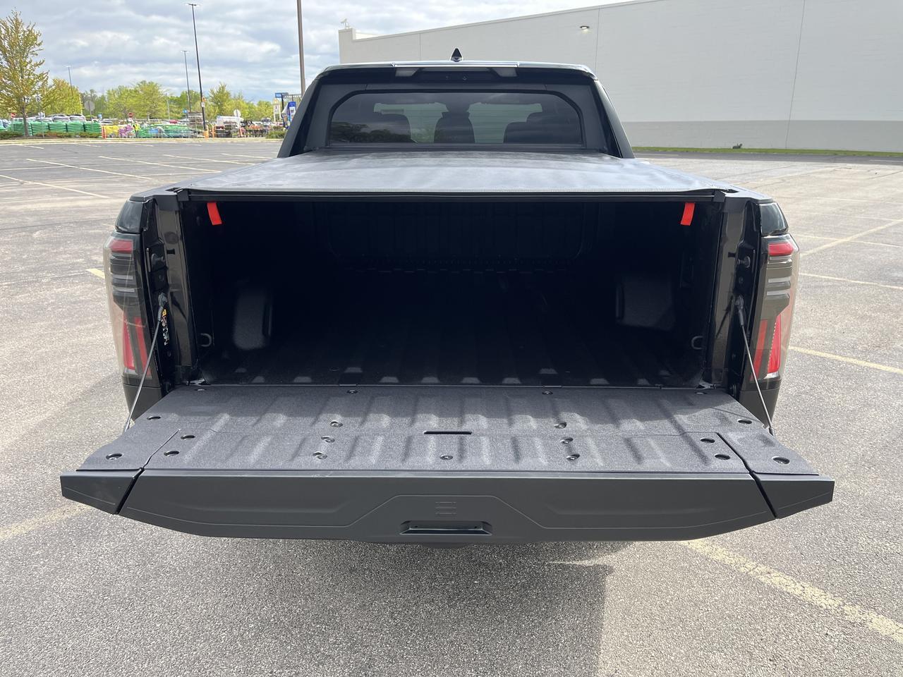 2026 GMC Sierra EV Elevation Extended Range e4WD Premium TechPkgs w/22s Multi-ProTailgate Spray-OnBedliner AdptvCrz Saukville WI