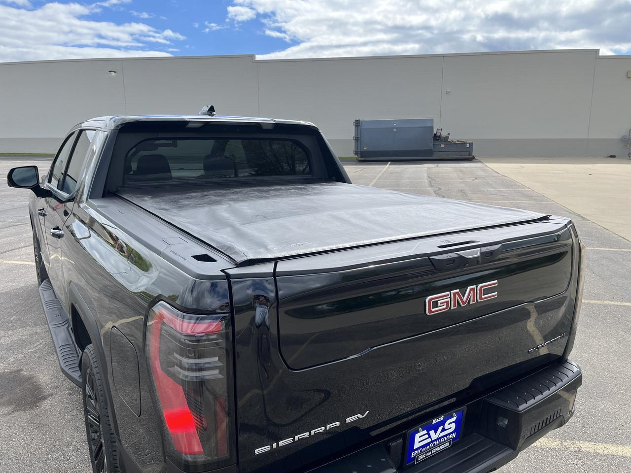2026 GMC Sierra EV Elevation Extended Range e4WD Premium TechPkgs w/22s Multi-ProTailgate Spray-OnBedliner AdptvCrz Saukville WI