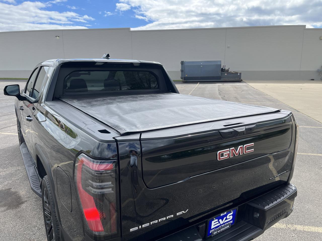 2026 GMC Sierra EV Elevation Extended Range e4WD Premium TechPkgs w/22s Multi-ProTailgate Spray-OnBedliner AdptvCrz Saukville WI