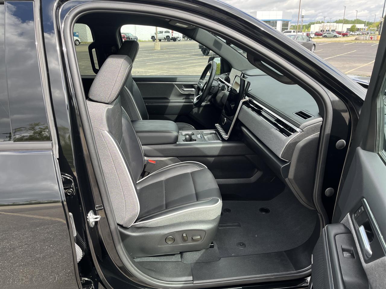 2026 GMC Sierra EV Elevation Extended Range e4WD Premium TechPkgs w/22s Multi-ProTailgate Spray-OnBedliner AdptvCrz Saukville WI