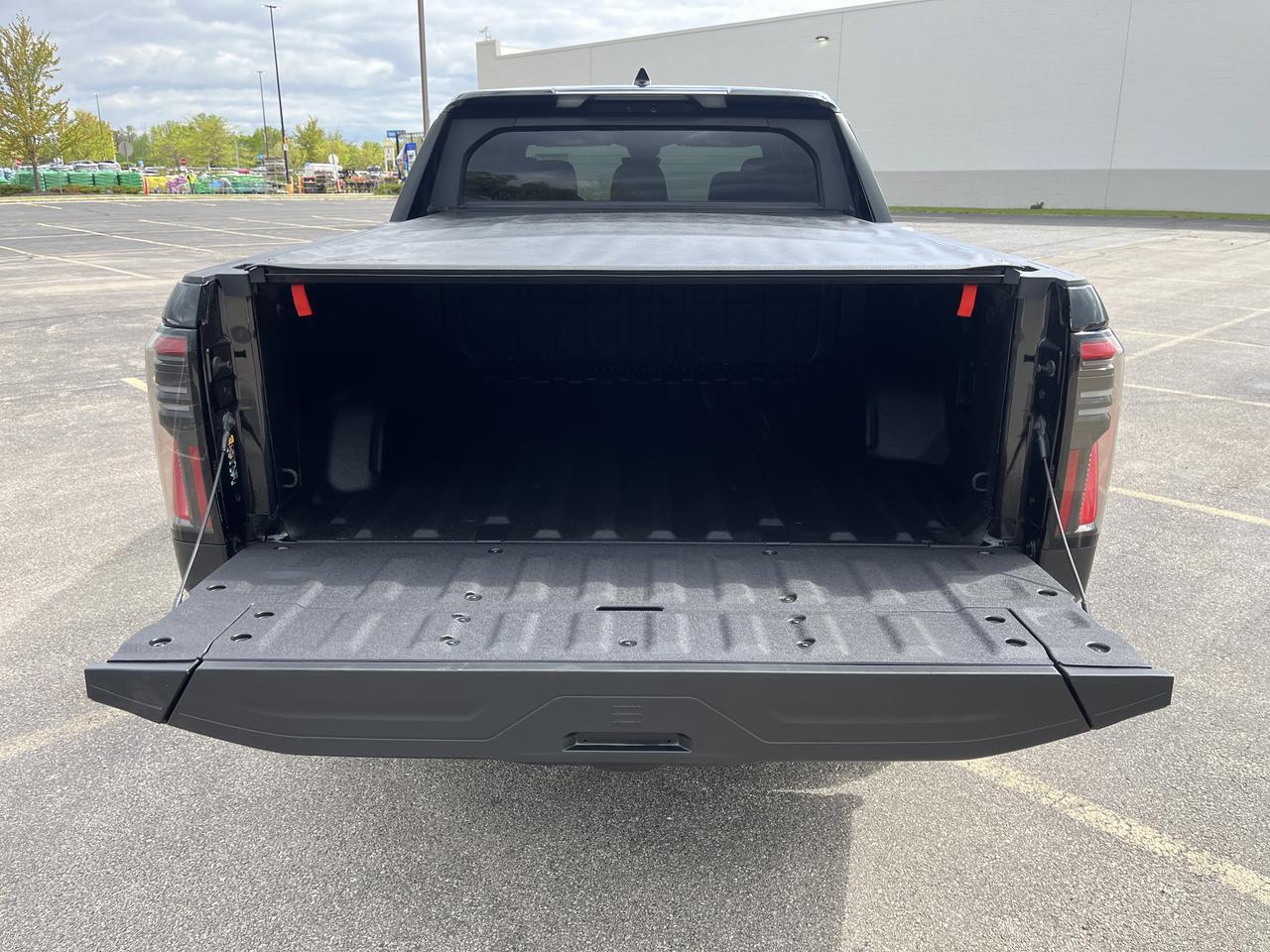2026 GMC Sierra EV Elevation Extended Range e4WD Premium TechPkgs w/22s Multi-ProTailgate Spray-OnBedliner AdptvCrz Saukville WI
