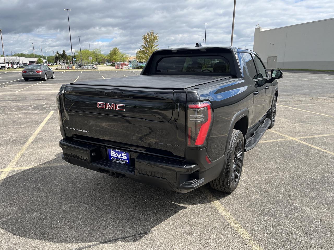 2026 GMC Sierra EV Elevation Extended Range e4WD Premium TechPkgs w/22s Multi-ProTailgate Spray-OnBedliner AdptvCrz Saukville WI