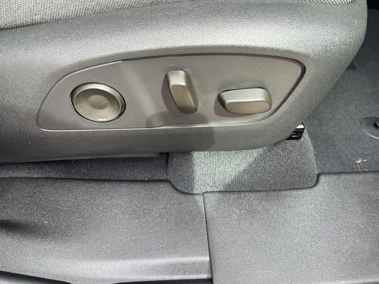 2026 GMC Sierra EV Elevation Extended Range e4WD Premium TechPkgs w/22s Multi-ProTailgate Spray-OnBedliner AdptvCrz Saukville WI