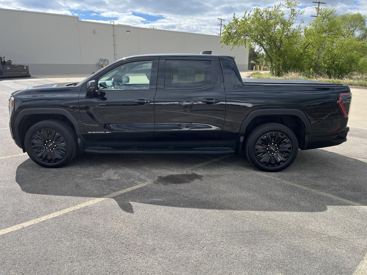2026 GMC Sierra EV Elevation Extended Range e4WD Premium TechPkgs w/22s Multi-ProTailgate Spray-OnBedliner AdptvCrz
