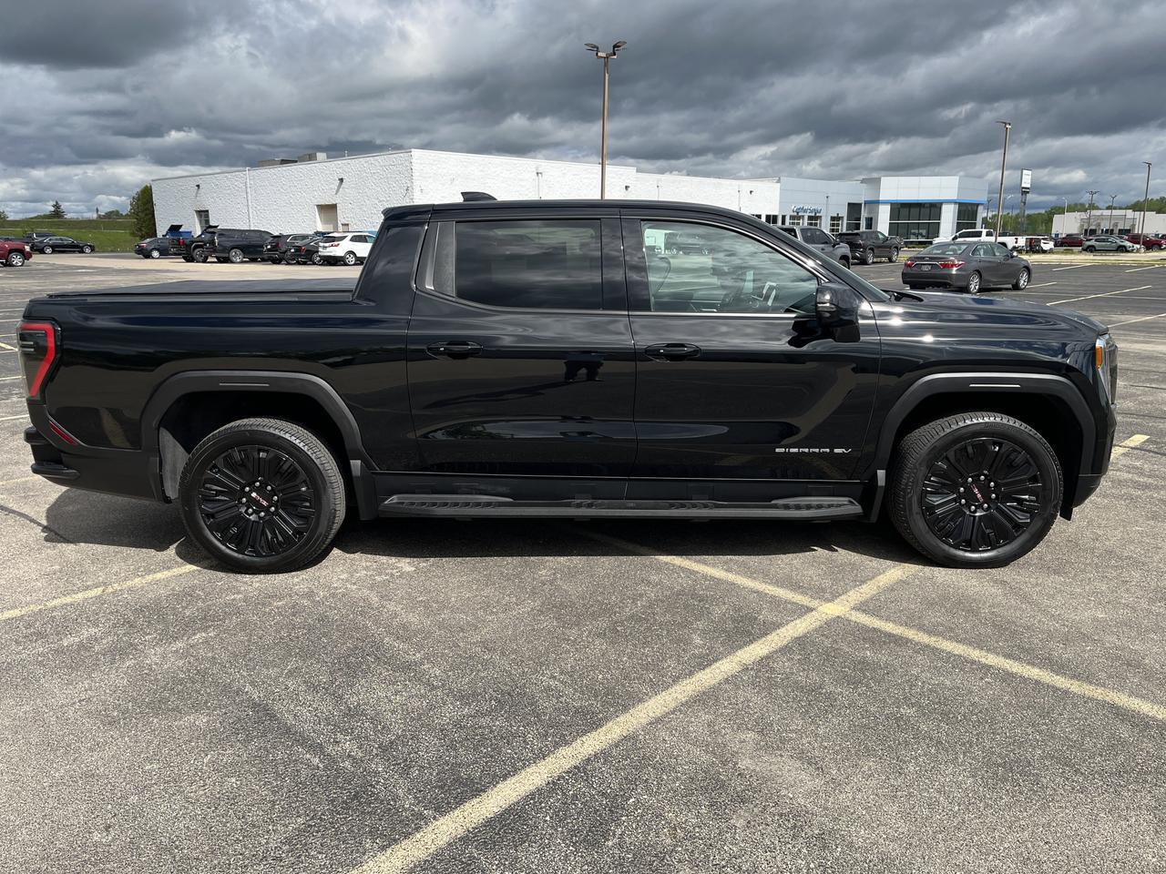 2026 GMC Sierra EV Elevation Extended Range e4WD Premium TechPkgs w/22s Multi-ProTailgate Spray-OnBedliner AdptvCrz Saukville WI