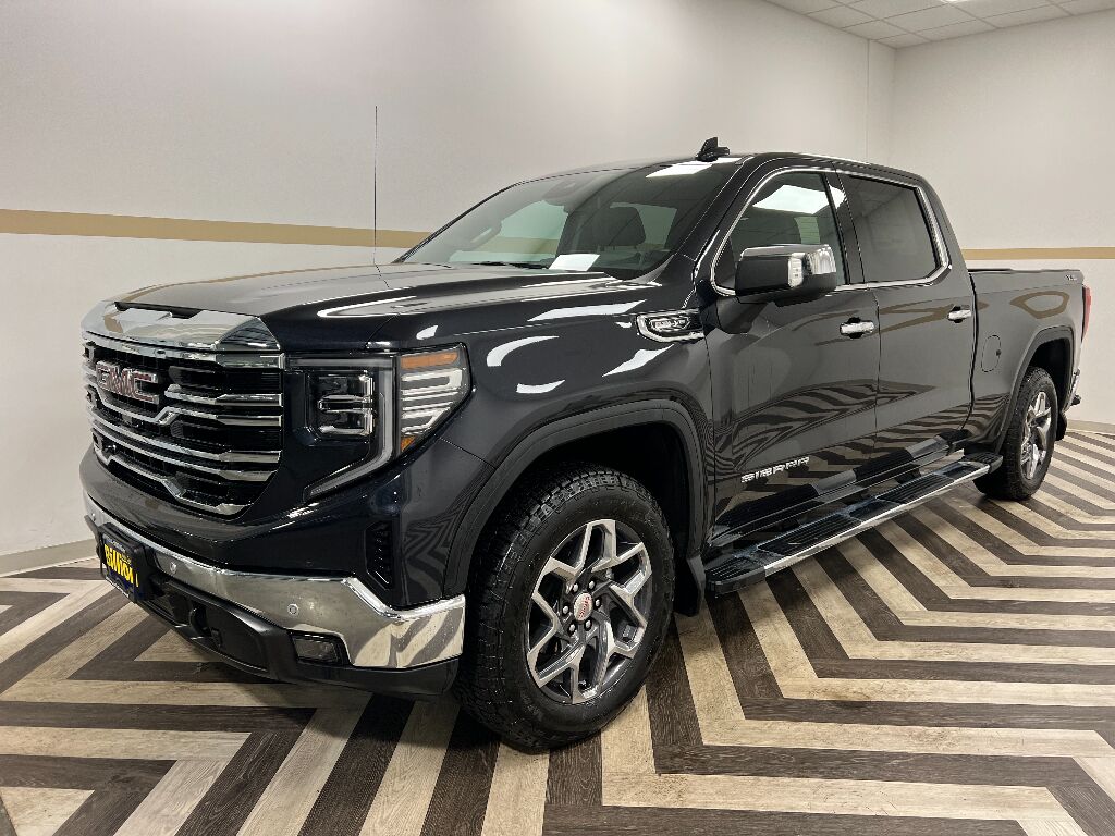 2026 GMC Sierra SLT Gasoline
